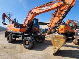 used doosan 140 (1) Used DOOSAN 140 Excavator 14ton for sale Advanced Electronic Control System