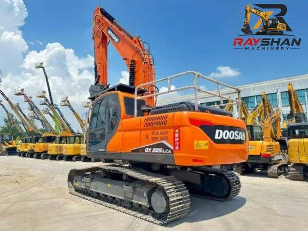 used doosan 225 (1) Used DOOSAN 225 Excavator 22ton for sale Durable Structural Design