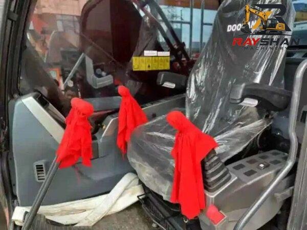 used doosan 300 (8) Used DOOSAN 300 Excavator 30ton for sale Powerful Heavy-Load Output