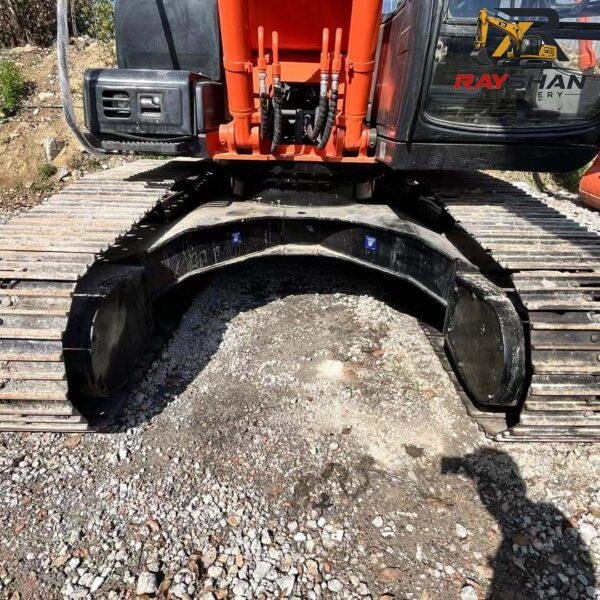 Used HITACHI 200-5 Excavator 20ton for sale High-Durability Structure
