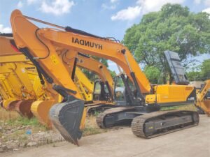 Used HYUNDAI ROBEX300LC Excavator 30ton for sale High Output Under Heavy Load