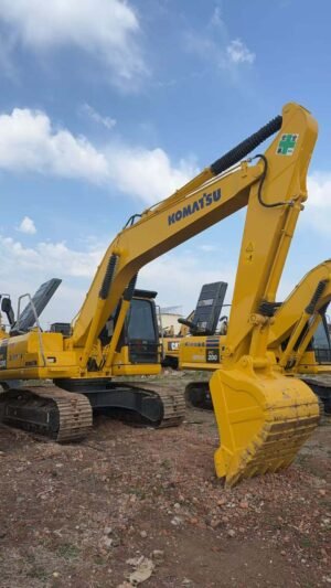 used komatsu 200 (1) Used KOMATSU 200 Excavator 20ton for sale Precise Hydraulic Flow