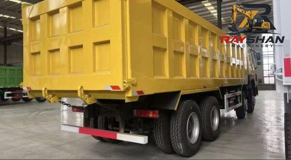 8X4 (1) Used HOWO8X4 12.29ton for sale fast smooth unloading without material sticking