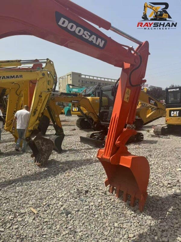USED DOOSAN DH55 (1) Used DOOSAN DH55 Excavator 5.5ton for sale Class-Leading Fuel Efficiency