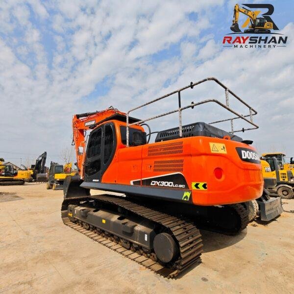 Used DOOSAN DX300 Excavator 30ton for sale Robust High-Load Power Delivery