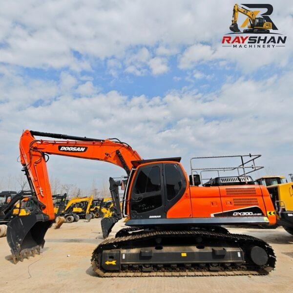 Used DOOSAN DX300 Excavator 30ton for sale Robust High-Load Power Delivery