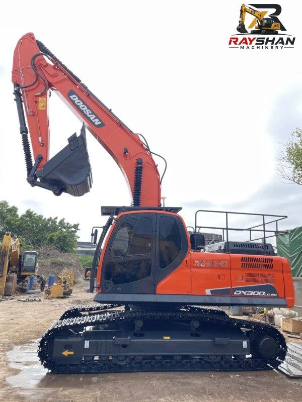 Used DOOSAN DX300 Excavator 30ton for sale Robust High-Load Power Delivery