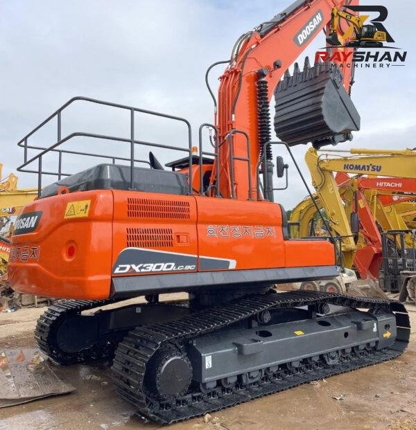 USED DOOSAN DX300 (3) Used DOOSAN DX300 Excavator 30ton for sale Robust High-Load Power Delivery