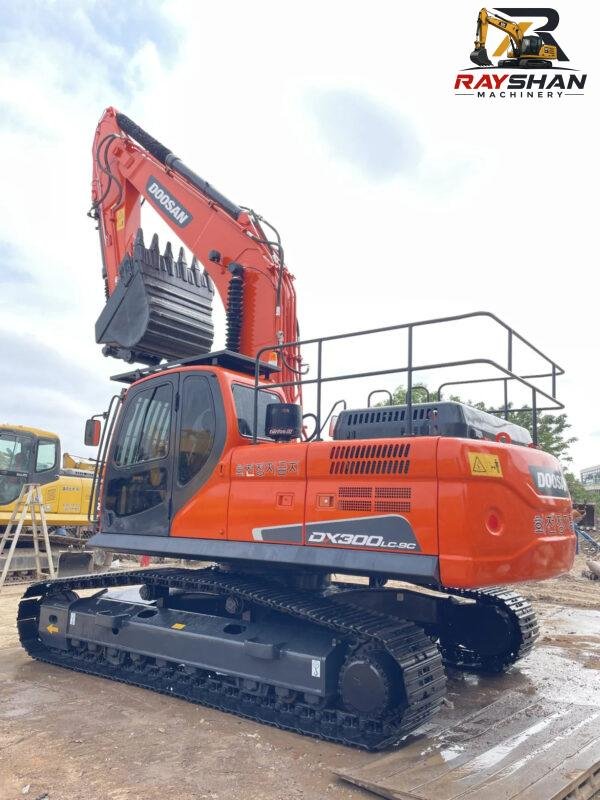 Used DOOSAN DX300 Excavator 30ton for sale Robust High-Load Power Delivery