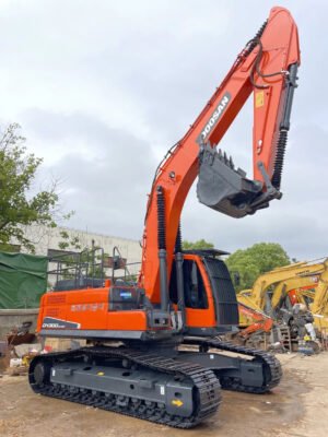 USED DOOSAN DX300 (7) Used DOOSAN DX300 Excavator 30ton for sale Robust High-Load Power Delivery