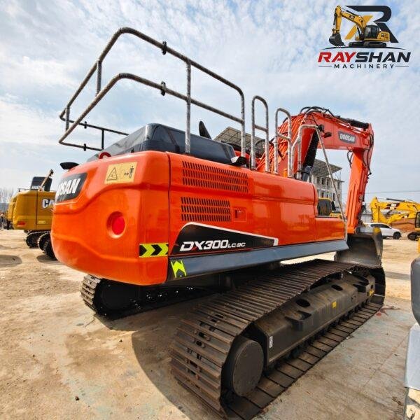 Used DOOSAN DX300 Excavator 30ton for sale Robust High-Load Power Delivery