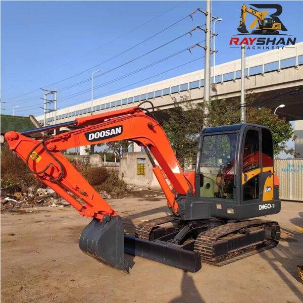 USED DOOSAN DX60 (2) Used DOOSAN DX60 Excavator 6ton for sale Efficient Hydraulic Response
