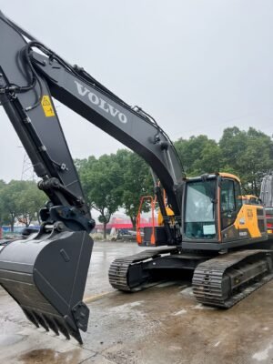 Used VOLVO EC210D Excavator 30ton for sale Extremely Stable Digging Performance